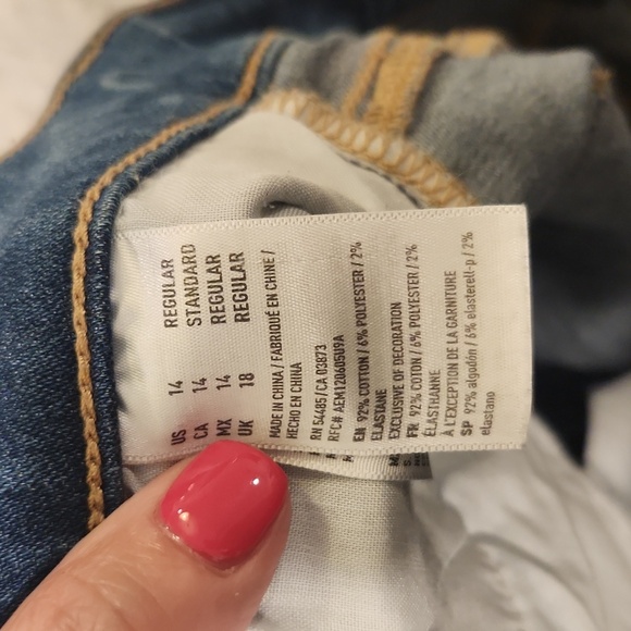 Medium wash high rise, distressed American Eagle jegging jeans size 14! - Picture 4 of 10